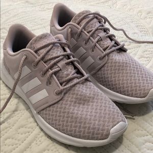Mauve adidas cloadfoam sneakers
